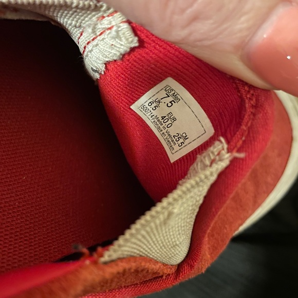 Red vans - Picture 4 of 5
